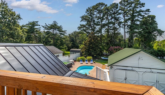 Adorable Cottage w/Pool & Hot Tub In the Heart of Urbanna