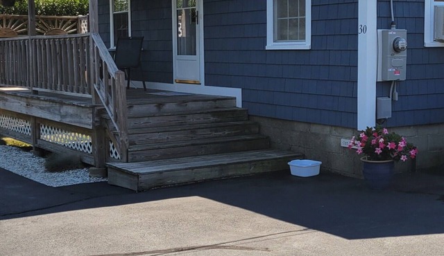 Adorable Cottage Walk Across Street to First Beach, Winter min stay 9 mos