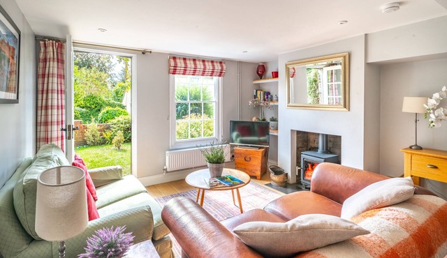 Adorable cottage with a log burner in heavenly village - Constable Lodge