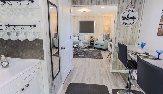 Adorable cottage with king Size bed and a short distance to WW University