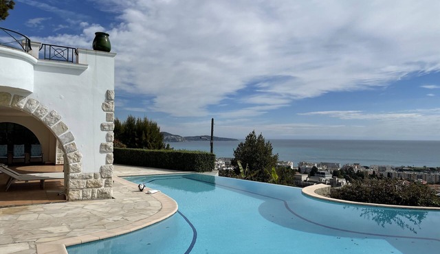 Adorable cottage with pool and Ocean view