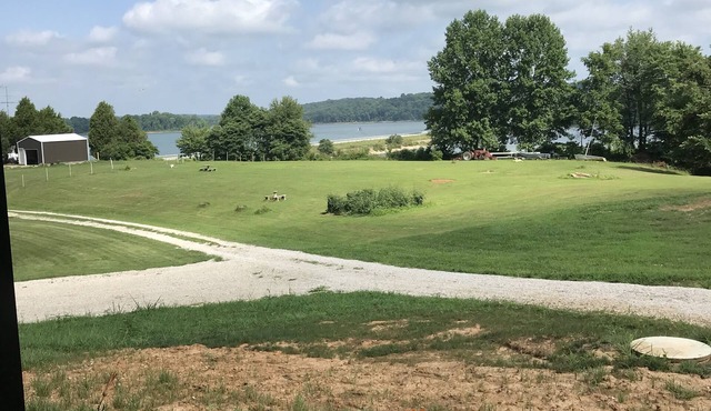 Adorable cottage. You will not find a better direct view of Patoka Lake.
