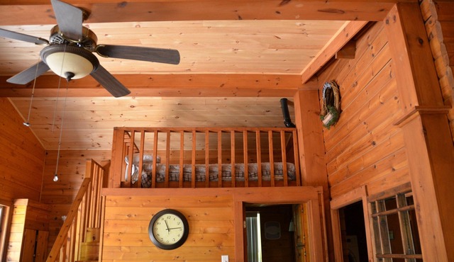 Adorable family lakefront Cottage On Quiet lake in Muskoka