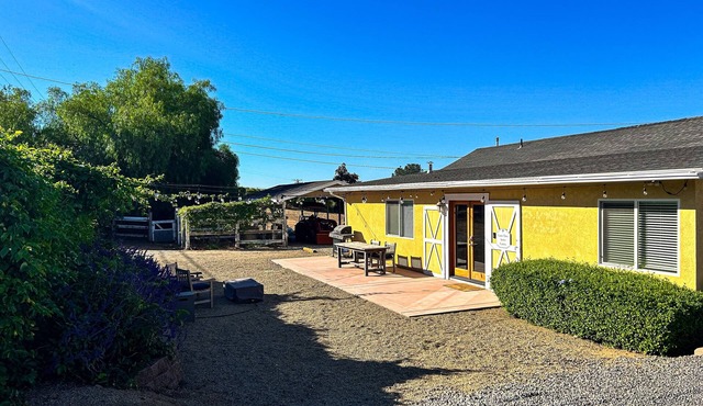 Adorable farm stay close to Temecula wine country