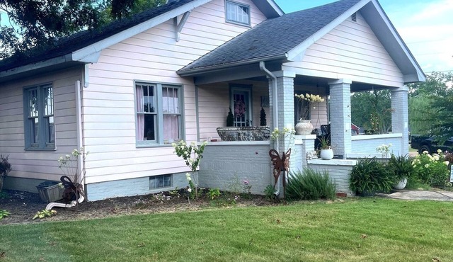 Adorable Farmhouse Conveniently Located to Athens/Madison/Huntsville/Decatur