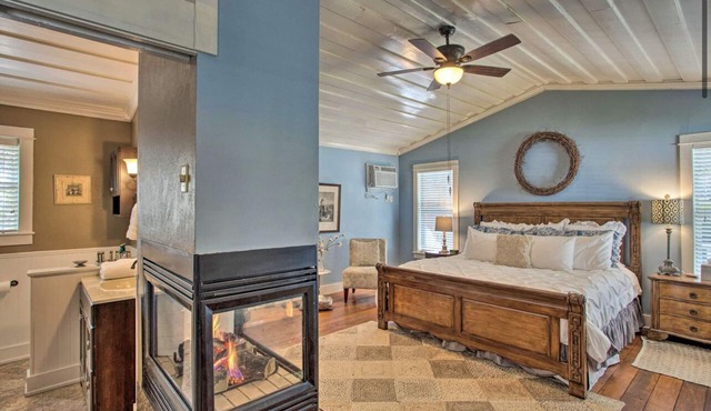 Adorable French Country Cottage Getaway - King Bed, Jetted Tub, Fireplace, Bikes
