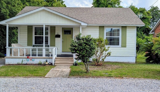 Adorable Fully Remodeled Home Walk To The Beach