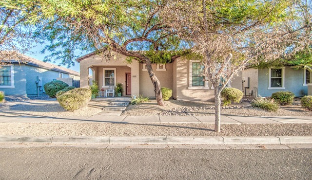 Adorable Gilbert 3 Bedroom Hide Away with Office & WiFi!