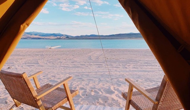 Adorable glamping Tent on private sandy beach