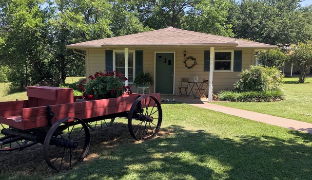 Adorable Guest Cottage