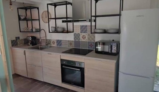 Adorable guest house with swimming pool (tiny house)