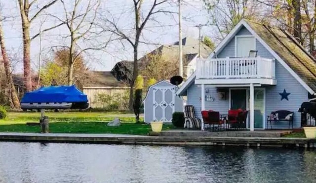 Adorable Gun Lake Cottage