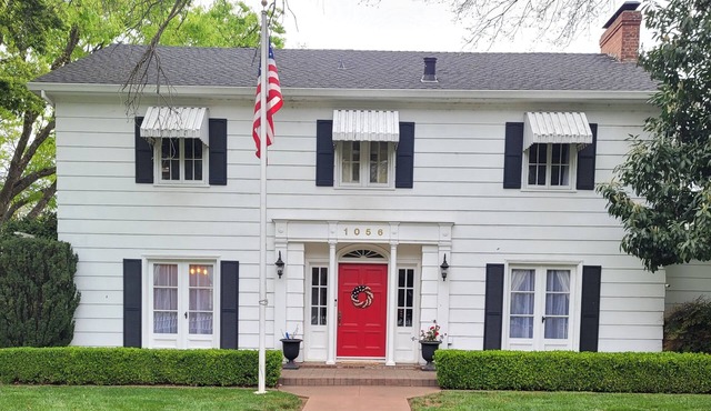 Adorable historic carriage house across from Bidwell Park