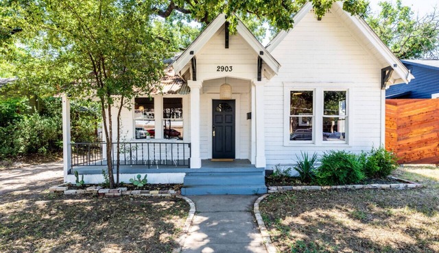 Adorable Historic Home, Super Close to UT, Moody Center, and Downtown