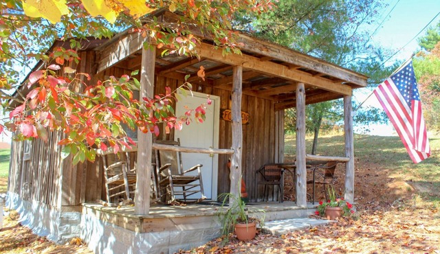 Adorable Hocking Hills Couples Cabin w/Hot Tub