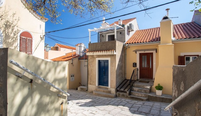Adorable holiday home located near the beach !