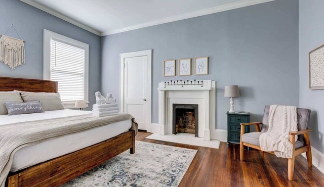 Adorable Home. Close to Everything. Great Location