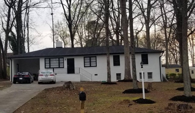 Adorable home in Simpsonville close to 85