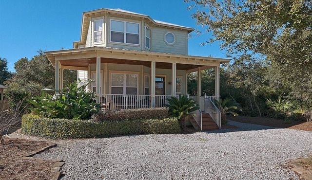 Adorable Home less then a Block to Gulf W/Private heatable Pool!