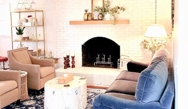 Adorable home w/huge back yard- minutes from Belews Lake. Amazing Hidden Gem