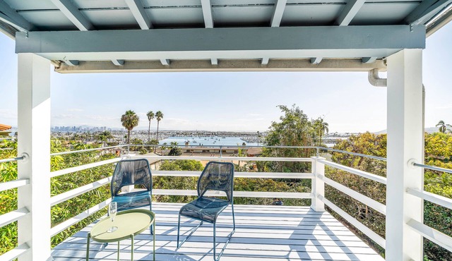 Adorable home with good space and breathtaking views of the city and ocean