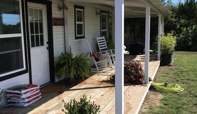 ADORABLE! HOT tub w outdoor TV- 5 miles north of W’ford off Hwy 51