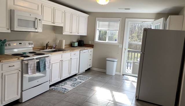 Adorable house in quiet neighborhood - 7 minutes from downtown!