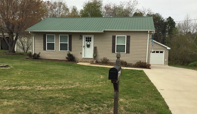 Adorable “Hudson Hideaway Cottage”