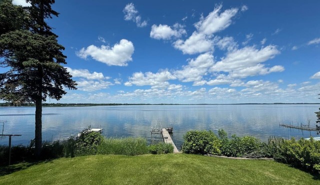 Adorable lake front cottage in charming Osakis