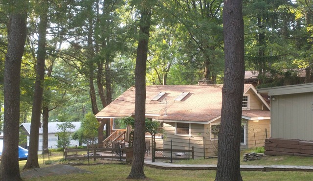 Adorable lake home with 2 bedrooms and sleep in loft with full size beds