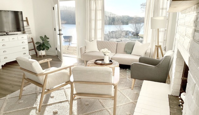 Adorable Lake House with Amazing Views