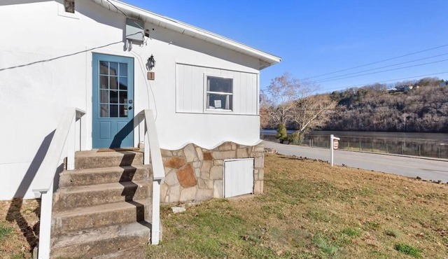 Adorable Lakefront Cottage - Rockaway Beach