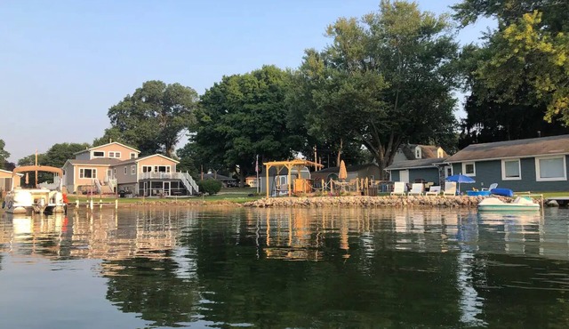 Adorable Lakeside Dream Studio on Simonton Lake