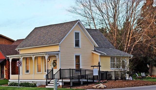Adorable Little Yellow House, Prime Location! Downtown Pella, IA