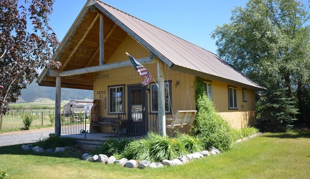 Adorable Montana Country Cabin