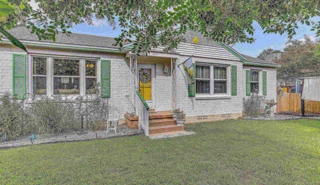 Adorable Navy Point Cottage - Pet Friendly - Conveniently Located - Watch The Blue Angels Practice