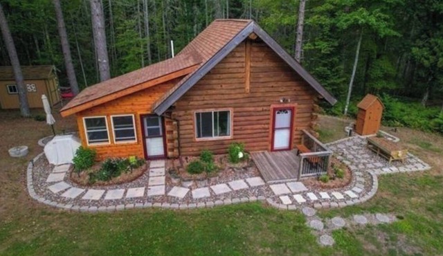 Adorable Northwoods cabin