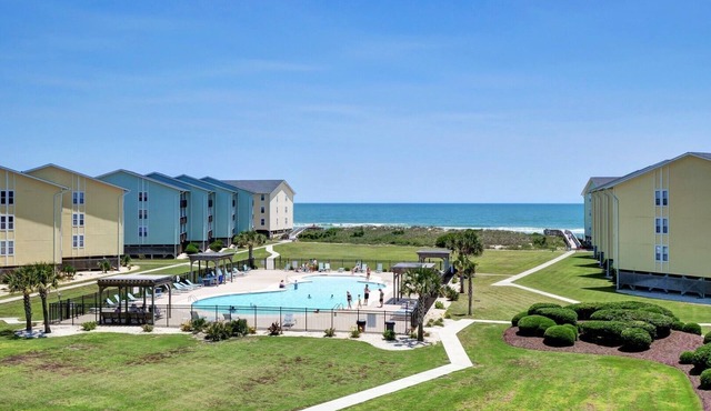 Adorable oceanfront condo with Oceanviews and Pool