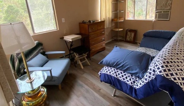 Adorable one-bedroom guest house in the country