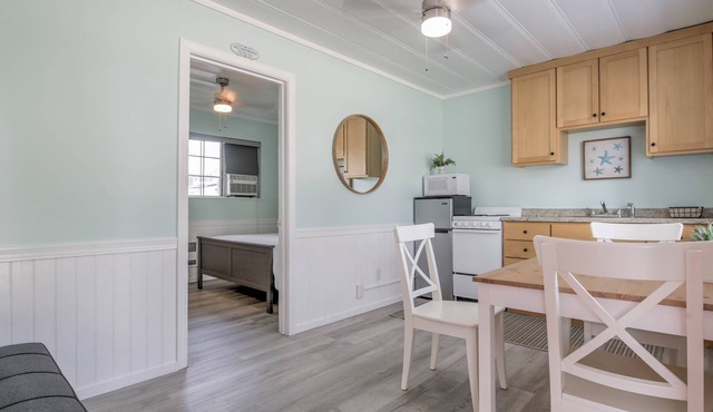 Adorable One Bedroom Cottage along the Sacramento River