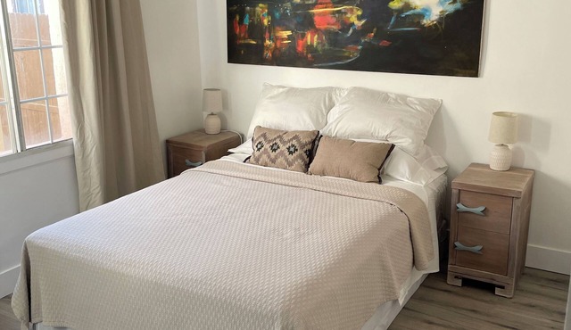 Adorable one bedroom guest house with parking G