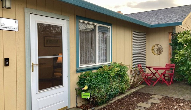 Adorable Private 2-bedroom Casita with AC in charming Auburn