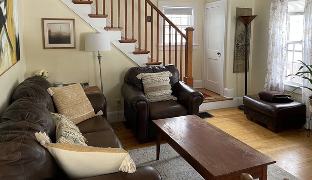 Adorable Private 3 BR Home in Quiet Residential Neighborhood in Burlington
