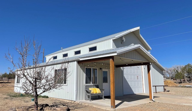 Adorable private bungalow on quiet horse and hay farm near Mesa Verde