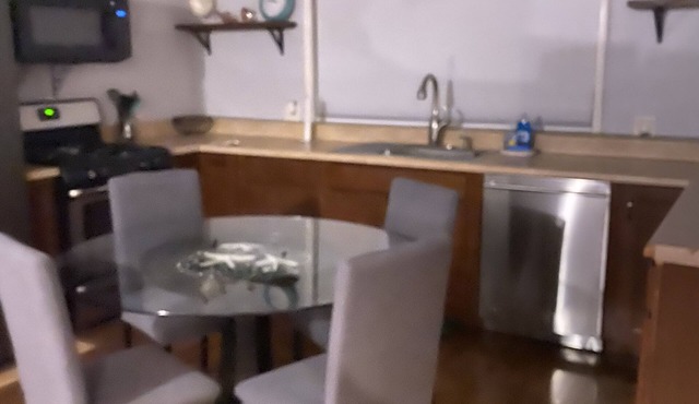 Adorable private cottage close to beaches and Port Canaveral