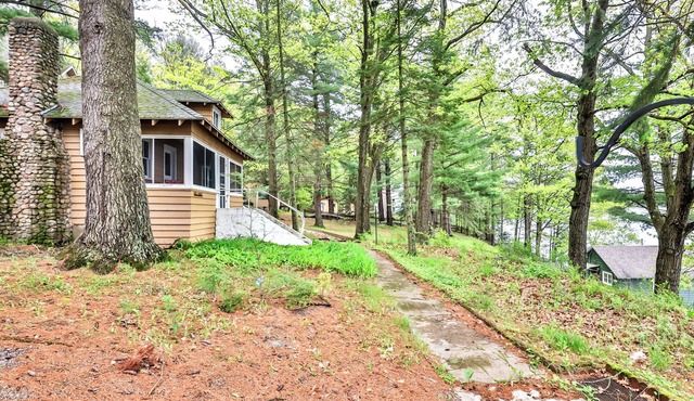 Adorable private home on the Minocqua Chain! Private dock and fireplace