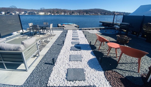 Adorable quiet & cozy lakefront studio on dead end