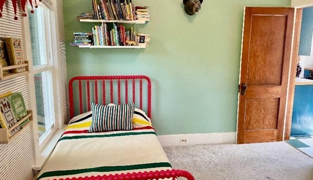 Adorable Ravenna home close to UW,