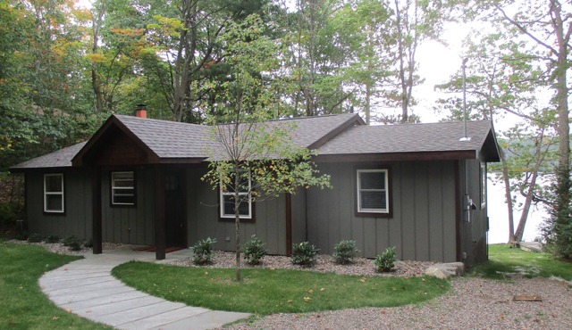 Adorable Remodeled Cottage on Beautiful Mann Lake