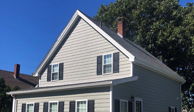 Adorable renovated house, steps from Front Beach and Town